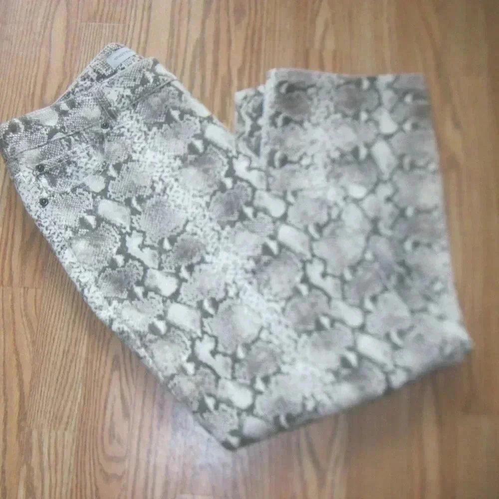 NWT CHICO’S  Platinum Ankle Crop Pants Size 2 (US 12/14)